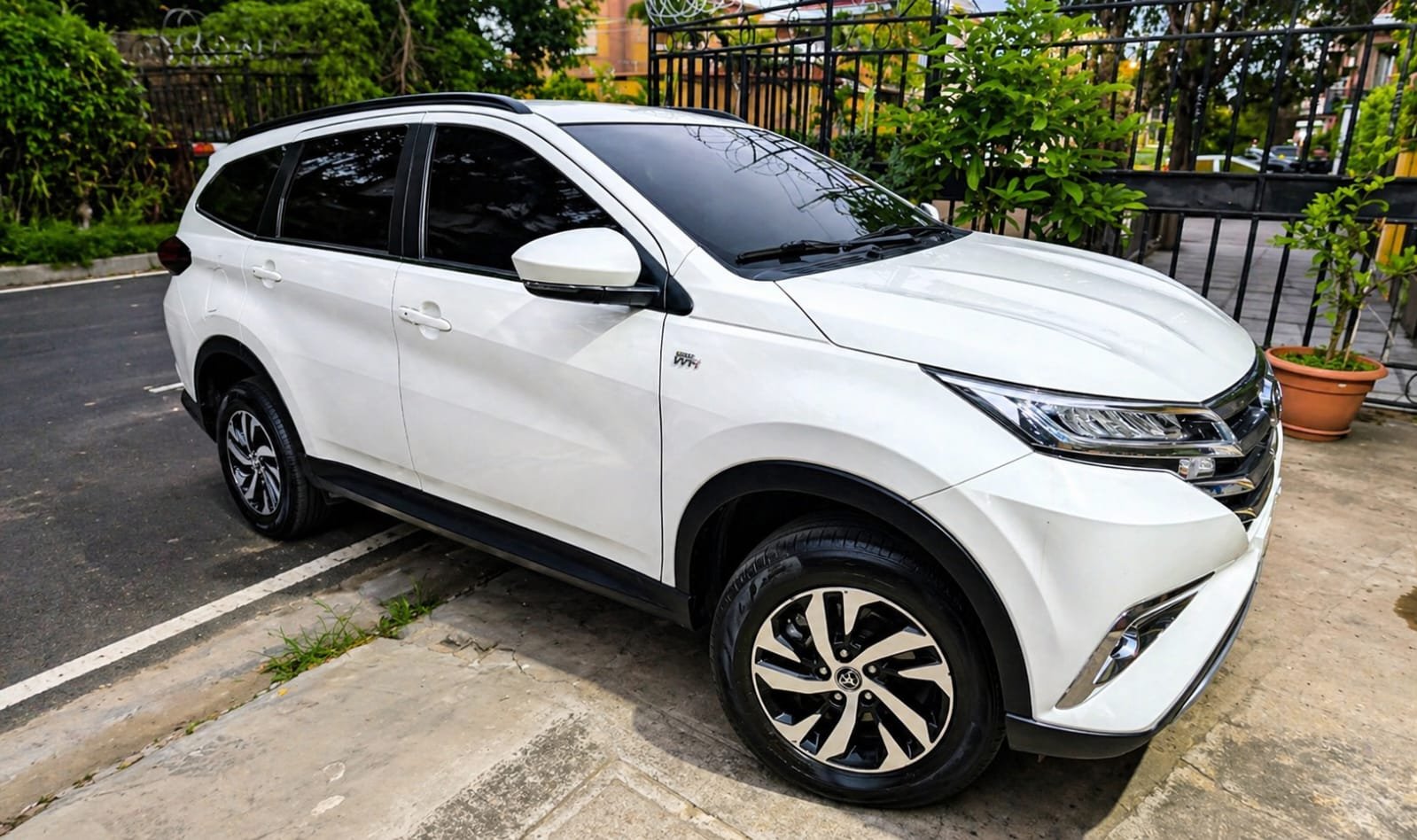 Toyota Rush 2023 de Roux Rent a Car